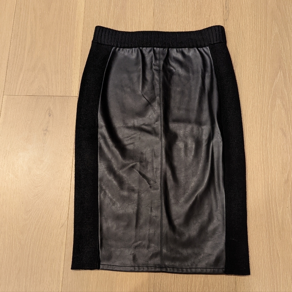Elegant Black Pencil Skirt